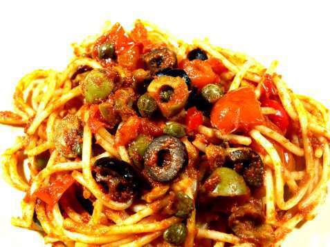 Spaghetti alla Puttanesca oppskrift.