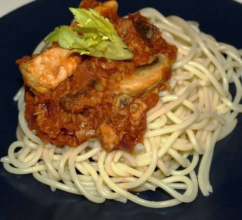 Spaghetti med tunfisk og sjampinjonger oppskrift.